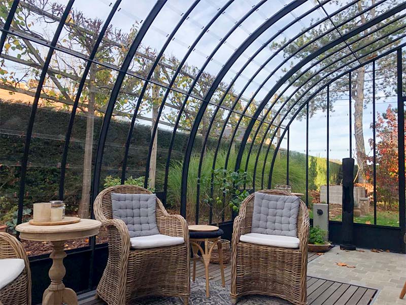 découvrez nos vérandas en verre, alliant élégance et lumière naturelle. transformez votre espace de vie avec une véranda moderne qui s'intègre parfaitement à votre maison tout en offrant une vue panoramique sur votre jardin.