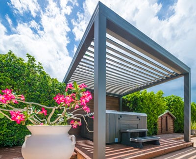 découvrez notre véranda photovoltaïque durable, alliant esthétisme et performance énergétique. profitez d'un espace lumineux tout en contribuant à la préservation de l'environnement grâce à une solution innovante et éco-responsable.