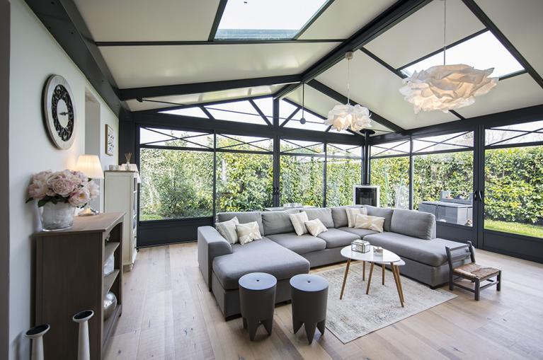 découvrez les avantages d'une véranda solaire thermique : efficacité énergétique, réduction des coûts de chauffage, confort optimal tout au long de l'année et valorisation de votre espace de vie. optez pour une solution écologique et esthétique pour profiter pleinement de la lumière naturelle.