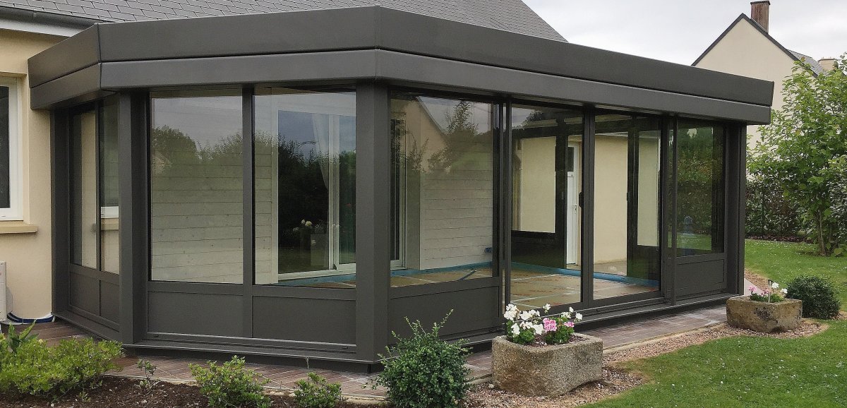 découvrez comment une véranda peut transformer votre terrasse en un espace lumineux et convivial, idéal pour profiter de votre jardin toute l'année. explorez les avantages, les styles, et les conseils d'aménagement pour créer un espace de vie extérieur exceptionnel.