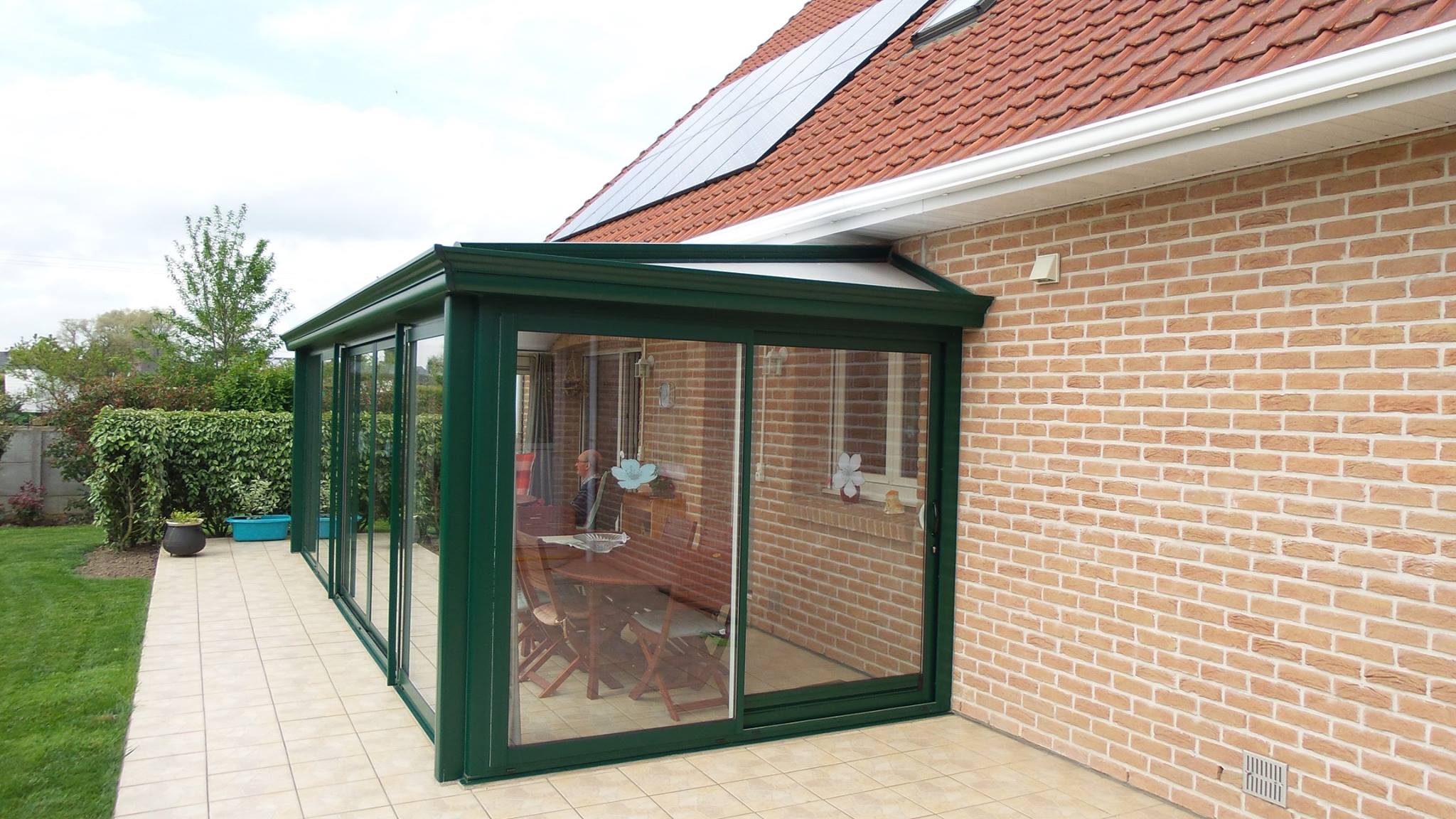 découvrez la véranda toit de leroy merlin, une solution esthétique et fonctionnelle pour agrandir votre espace de vie. profitez de la lumière naturelle tout en améliorant le confort de votre maison avec nos designs modernes et personnalisables.