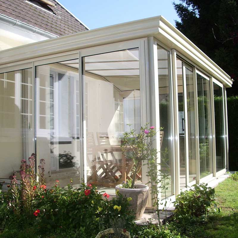 découvrez l'élégance et le confort d'une véranda, un espace lumineux qui prolonge votre maison tout en vous offrant un lien harmonieux avec votre extérieur. idéale pour se détendre, recevoir ou profiter de la nature, la véranda transforme votre quotidien en un véritable havre de paix.