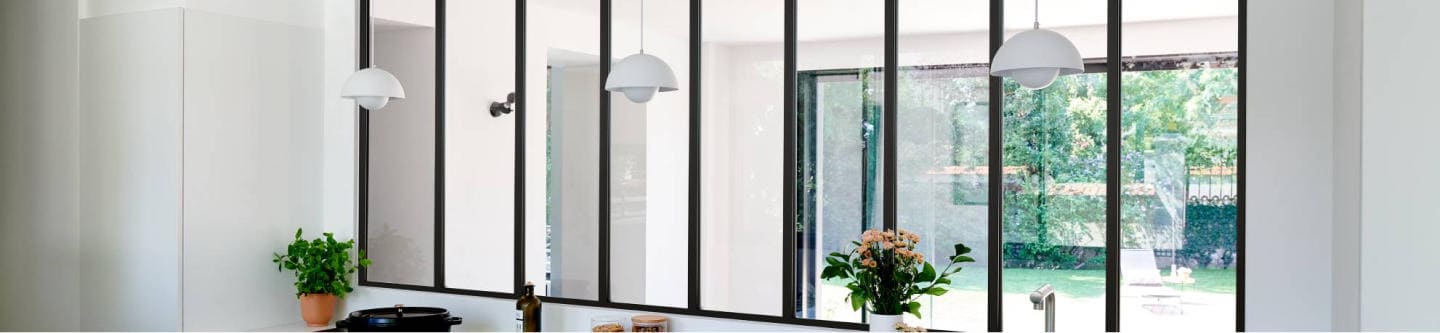 découvrez notre vérrière motorisée, la solution idéale pour allier confort et modernité. profitez d'un éclairage naturel optimal tout en contrôlant l'ouverture et la fermeture d'une simple pression. transformez votre espace avec élégance et innovation.