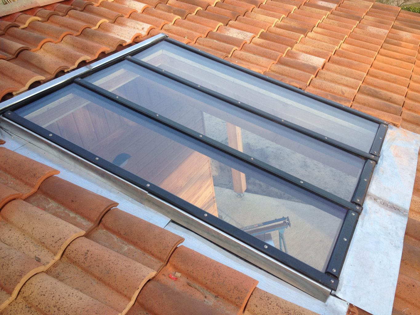 découvrez les avantages d'une verrière de toit pour inonder votre intérieur de lumière naturelle tout en ajoutant une touche moderne à votre espace. idéale pour les extensions, vérandas ou rénovations, la verrière de toit transforme votre habitat en un lieu chaleureux et accueillant.