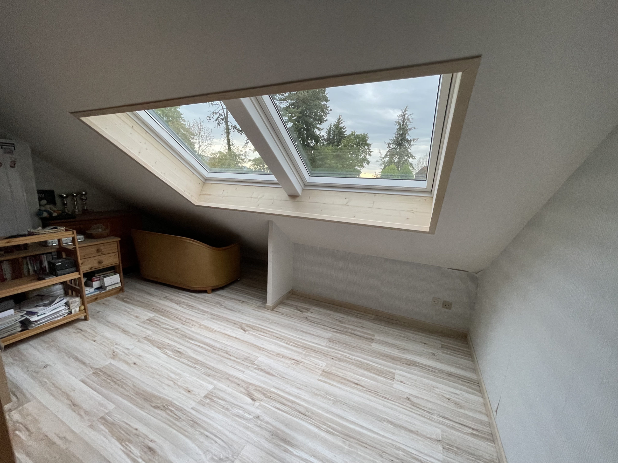 découvrez notre guide complet sur les vieux velux : astuces de rénovation, conseils pour optimiser l'éclairage naturel et idées pour donner une nouvelle vie à vos fenêtres de toit tout en préservant leur charme d'antan.