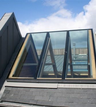 découvrez tout ce qu'il faut savoir sur les vitres de toit : types, avantages, installation et entretien. apportez luminosité et style à votre intérieur avec nos conseils et astuces pour choisir la vitre de toit idéale pour votre maison.