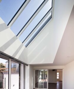 découvrez notre large sélection de vitres de toit, idéales pour optimiser la luminosité et la ventilation de votre intérieur. profitez d'une installation facile et d'un design innovant pour transformer votre espace de vie.