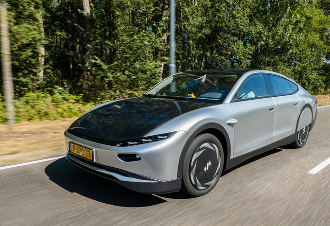 découvrez les voitures solaires, une révolution dans le monde de l'automobile durable. alliant innovation et respect de l'environnement, ces véhicules écologiques utilisent l'énergie solaire pour réduire leur empreinte carbone et offrir une alternative aux voitures traditionnelles. informez-vous sur les modèles disponibles, leur fonctionnement et les avantages d'une conduite propre.