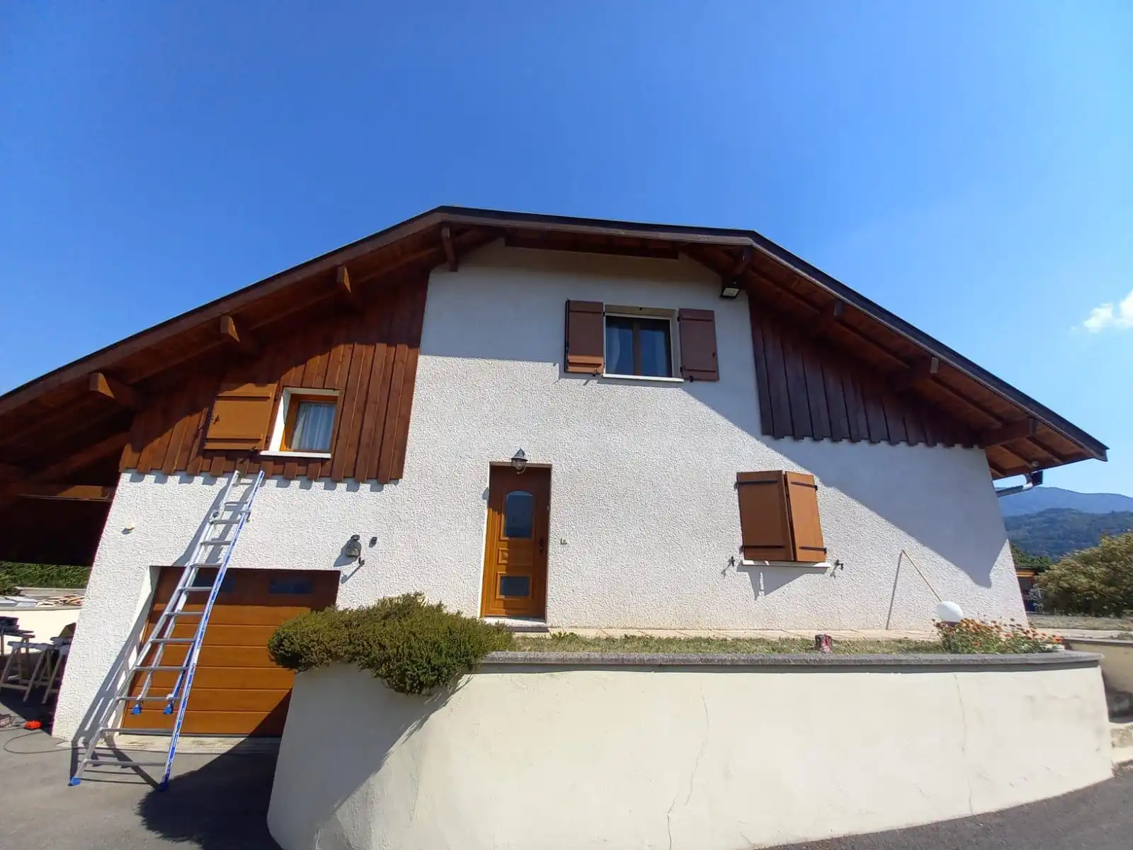 découvrez nos volets de toit sur mesure, conçus pour allier esthétique et fonctionnalité. personnalisez votre espace tout en bénéficiant d'une protection thermique et acoustique optimale. idéal pour améliorer le confort de votre maison.