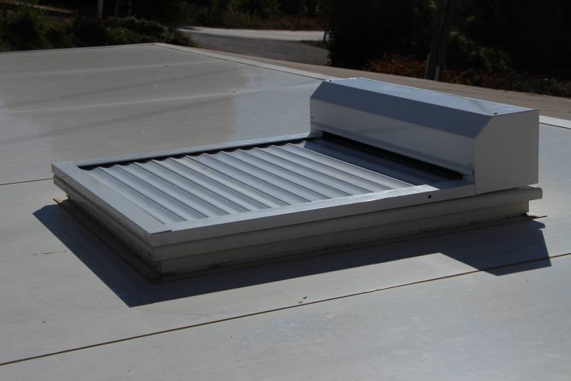 découvrez les volets roulants pour toit, une solution pratique et esthétique pour optimiser l'isolation de votre espace avec élégance. protégez votre intérieur des intempéries tout en ajoutant une touche moderne à votre maison.