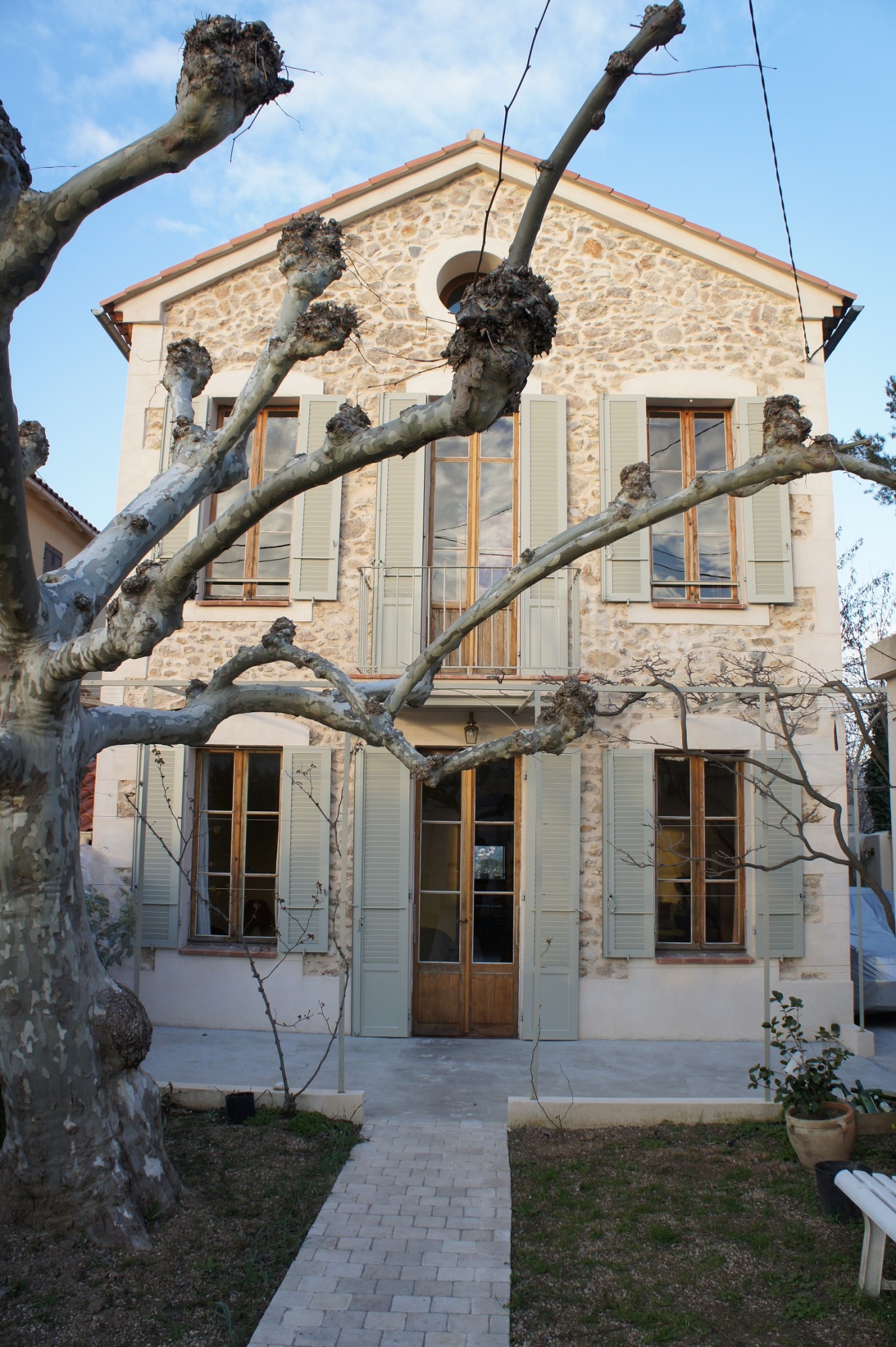 découvrez notre service de volets de toit sur mesure, alliant design et fonctionnalité. personnalisez vos espaces tout en bénéficiant d'une protection optimale et d'une isolation renforcée. transformez votre intérieur avec nos solutions adaptées à vos besoins.