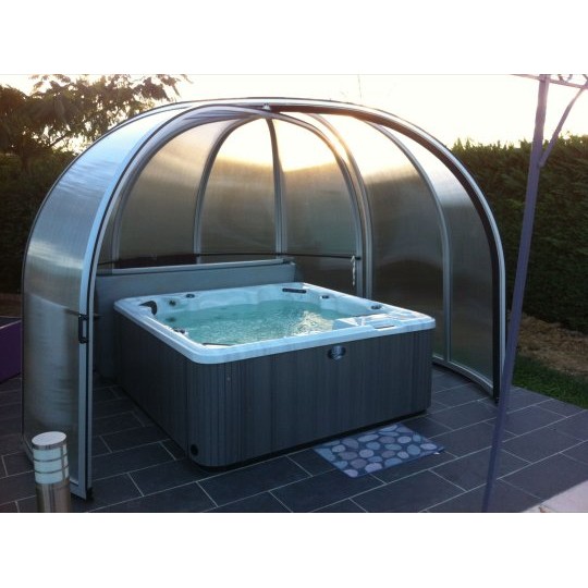 découvrez notre sélection d'abris pour jacuzzi, alliant design moderne et protection optimale. protégez votre espace de détente des intempéries tout en préservant l'intimité de vos moments de bien-être.