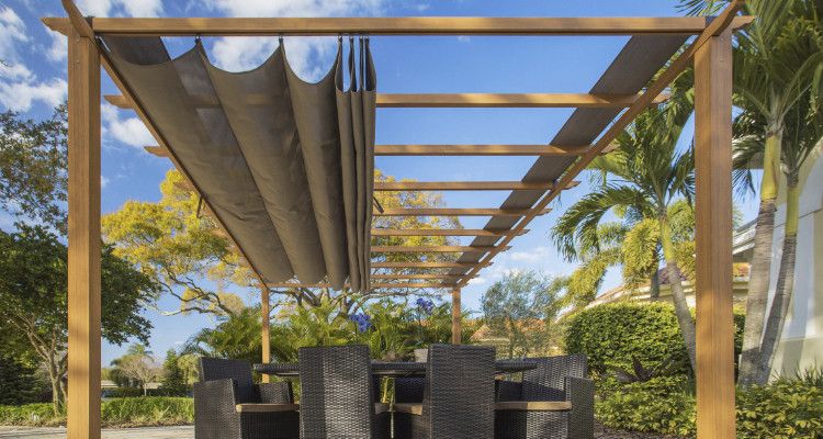 découvrez notre sélection d'abris de jardin en plat avec pergola, idéale pour profiter de votre espace extérieur. alliant design et fonctionnalité, ces abris offrent une protection optimale tout en embellissant votre jardin. parfait pour le rangement, la détente ou le jardinage, trouvez l'abri qui répondra à toutes vos attentes.
