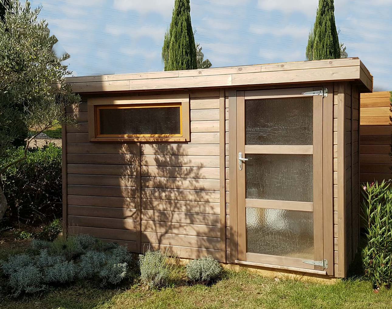 découvrez notre sélection d'abris de jardin à toit plat, alliant design moderne et fonctionnalité. idéaux pour optimiser votre espace extérieur tout en bénéficiant d'un refuge pour vos outils de jardinage ou votre mobilier. fabriqués avec des matériaux durables, nos abris sont parfaits pour tous les jardins.