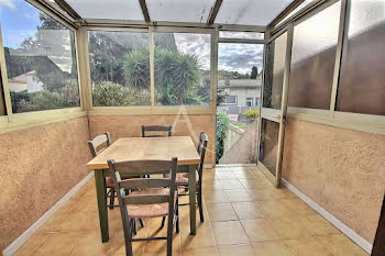 découvrez cet magnifique appartement toit-terrasse au pradet, offrant une vue imprenable sur la mer et un cadre de vie exceptionnel. idéal pour profiter du soleil et des moments de détente en plein air.