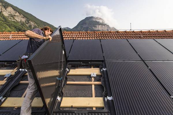 découvrez l'association toitures solaires, un collectif engagé pour promouvoir l'énergie solaire et aider les particuliers à installer des panneaux photovoltaïques. rejoignez-nous pour participer à la transition énergétique et bénéficier de conseils d'experts.