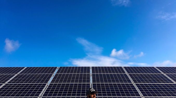 découvrez tout ce qu'il faut savoir sur les autorisations nécessaires pour l'installation de panneaux solaires. informez-vous sur les démarches administratives, les réglementations en vigueur et les conseils pratiques pour une installation conforme et efficace.