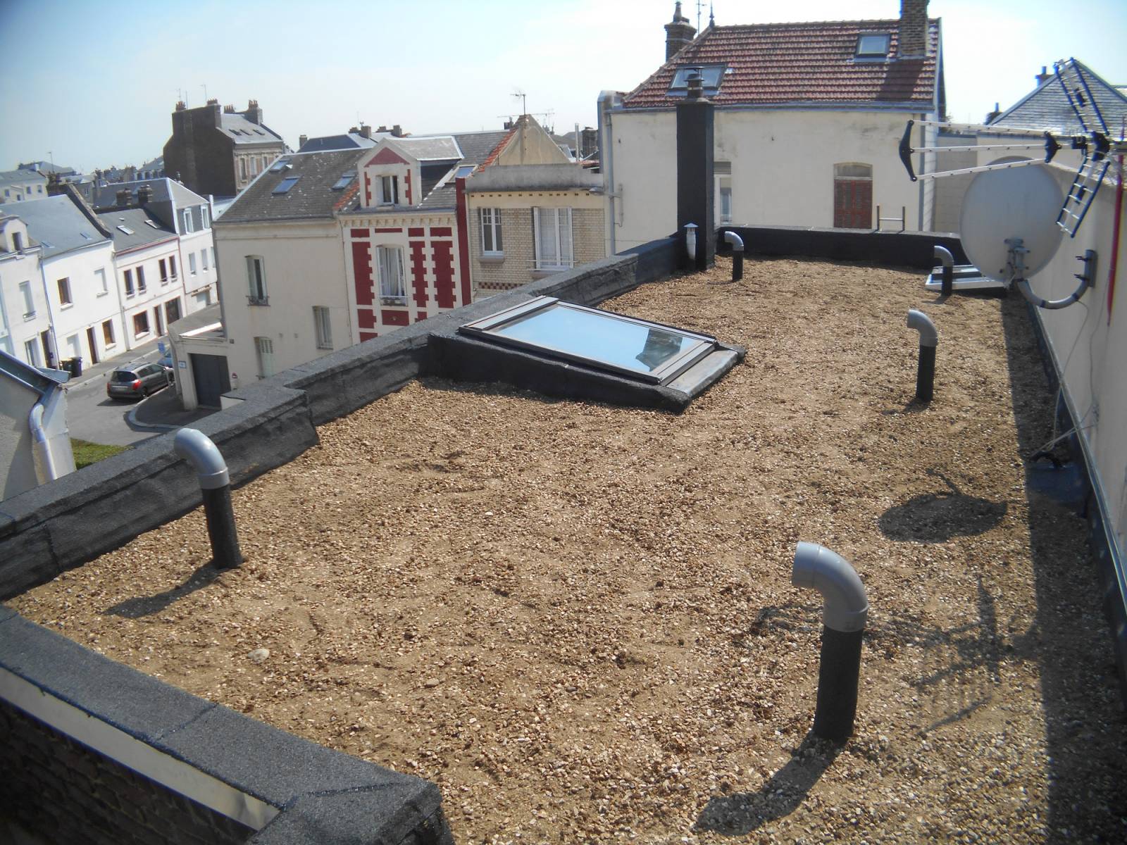 découvrez notre bande en aluminium pour toit plat, idéale pour assurer une étanchéité durable et une finition esthétique. parfaite pour vos projets de construction ou de rénovation, elle allie robustesse et design moderne.