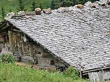 découvrez tout sur les bardeaux : types, avantages, installation et entretien. protégez votre toiture avec des matériaux de qualité qui allient esthétique et durabilité.