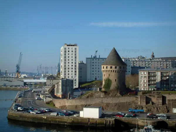 découvrez brest, une ville portuaire dynamique de bretagne, riche en histoire, en culture et en paysages marins époustouflants. explorez ses sites emblématiques, ses activités nautiques et son ambiance chaleureuse.