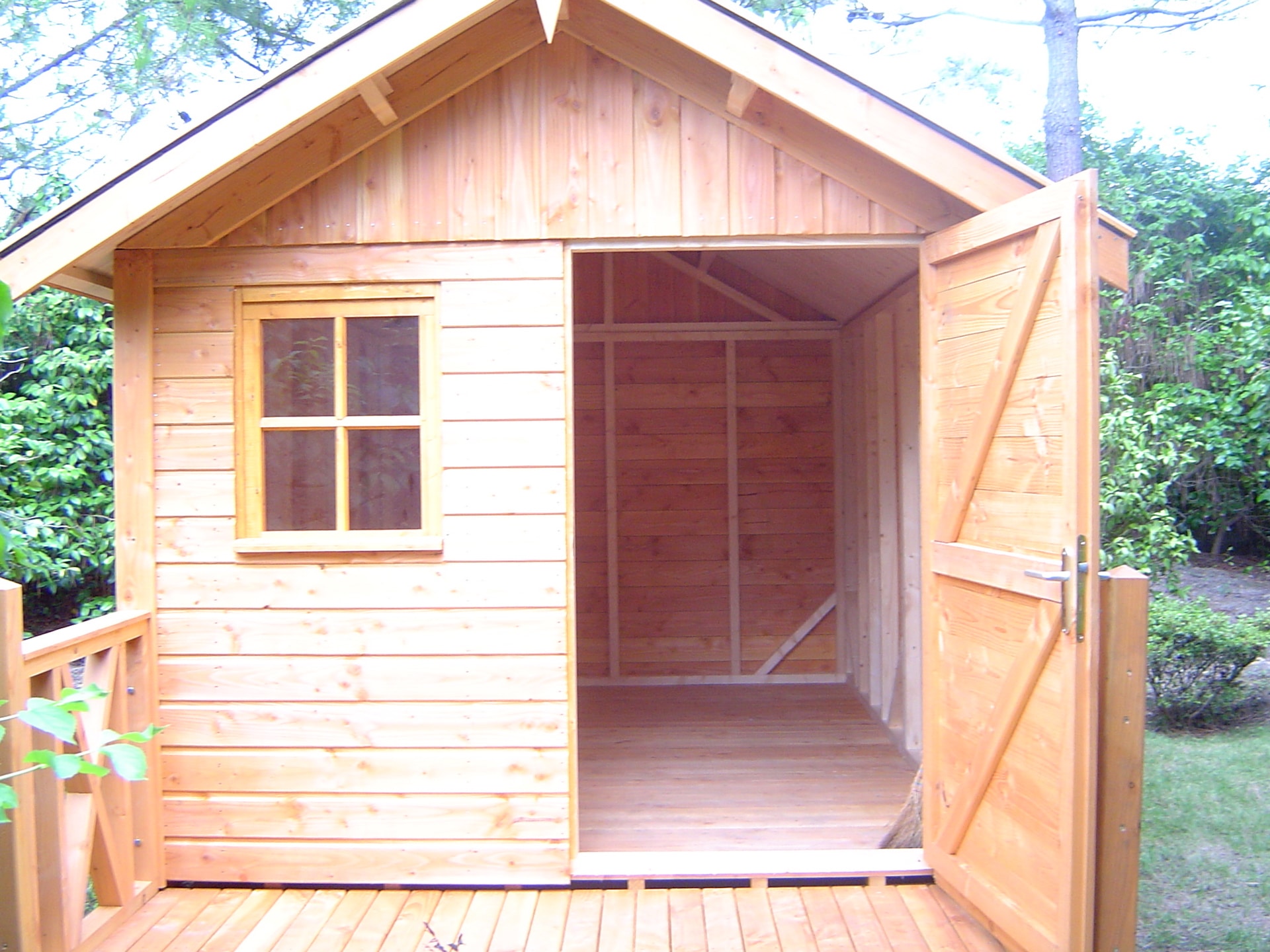 découvrez notre cabane végétalisée, un espace de vie unique alliant nature et confort. profitez d'une oasis de verdure, idéale pour se ressourcer et se reconnecter avec la nature. conçue avec des matériaux écologiques, cette cabane est un refuge parfait pour vos moments de détente.