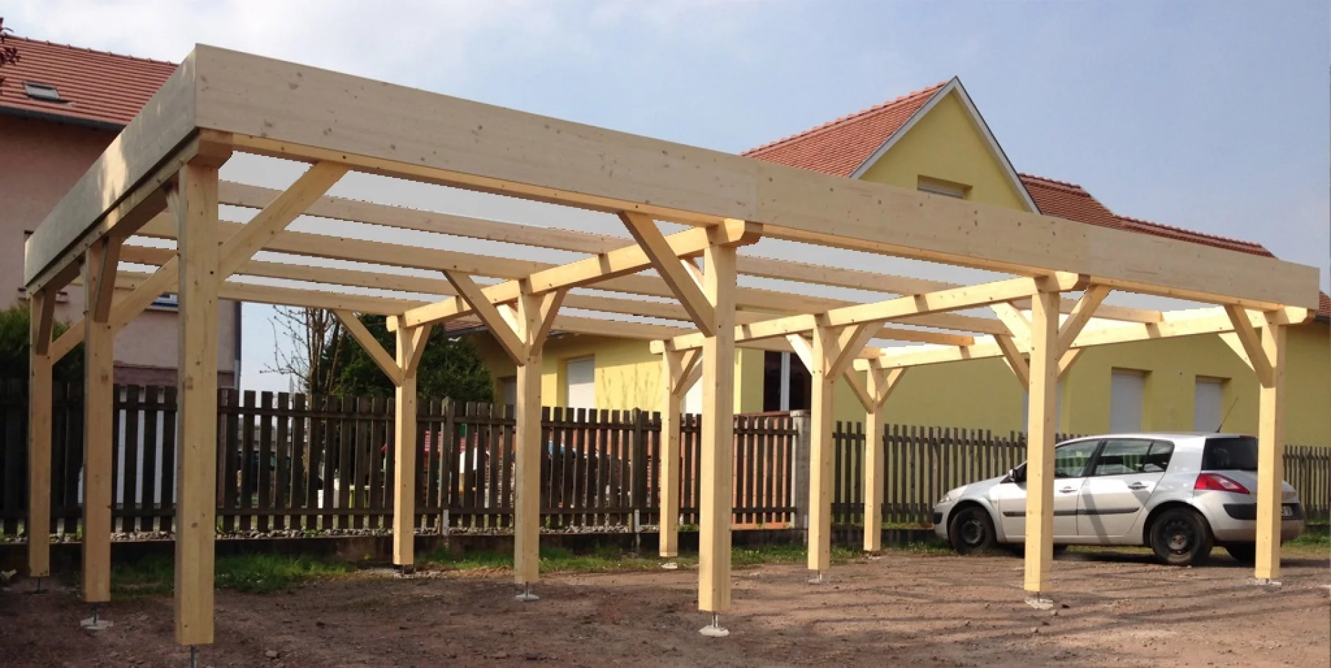 découvrez les avantages du carport à toit plat, une solution moderne et esthétique pour protéger votre véhicule des intempéries. élégance et praticité se rencontrent dans ce design épuré, idéal pour s'adapter à tout type d'environnement. optez pour un aménagement extérieur élégant avec notre sélection de carports à toit plat.