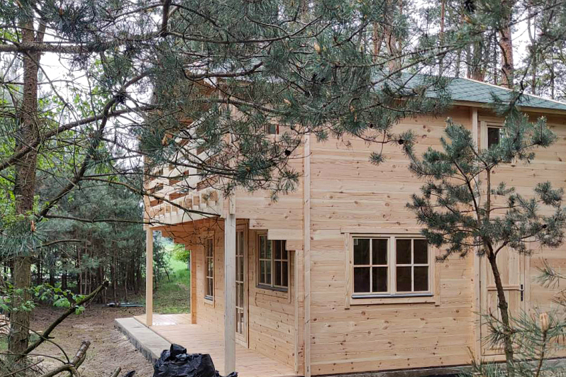 découvrez notre chalet au toit plat situé à avignon. un mélange parfait de modernité et de confort, idéal pour des moments de détente inoubliables. profitez d'une vue imprenable et d'un espace de vie contemporain au cœur de la provence.