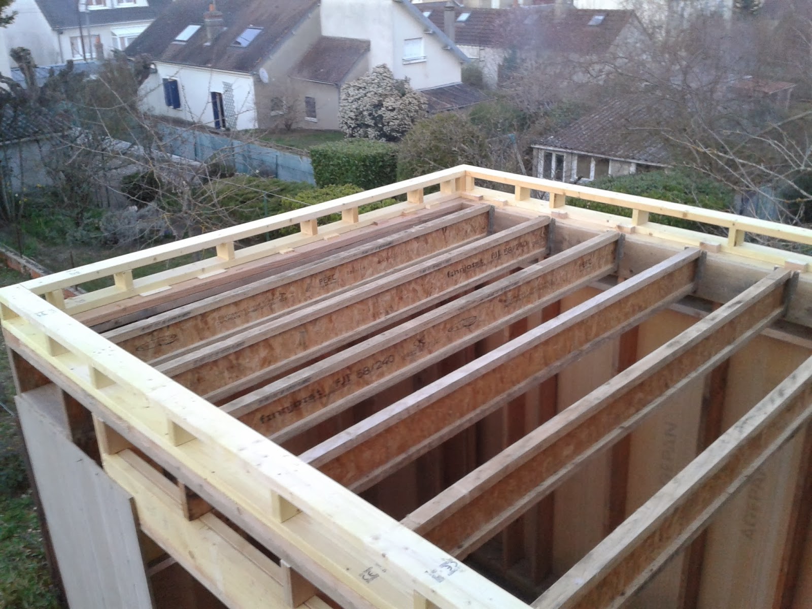 découvrez nos services de charpente pour toits plats, alliant esthétique et durabilité. profitez de solutions sur mesure adaptées à vos besoins pour une construction solide et moderne.