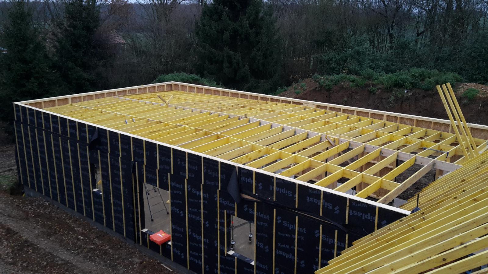 découvrez tout ce qu'il faut savoir sur la charpente pour toit plat : avantages, matériaux, techniques de construction et conseils d'experts pour réussir votre projet.