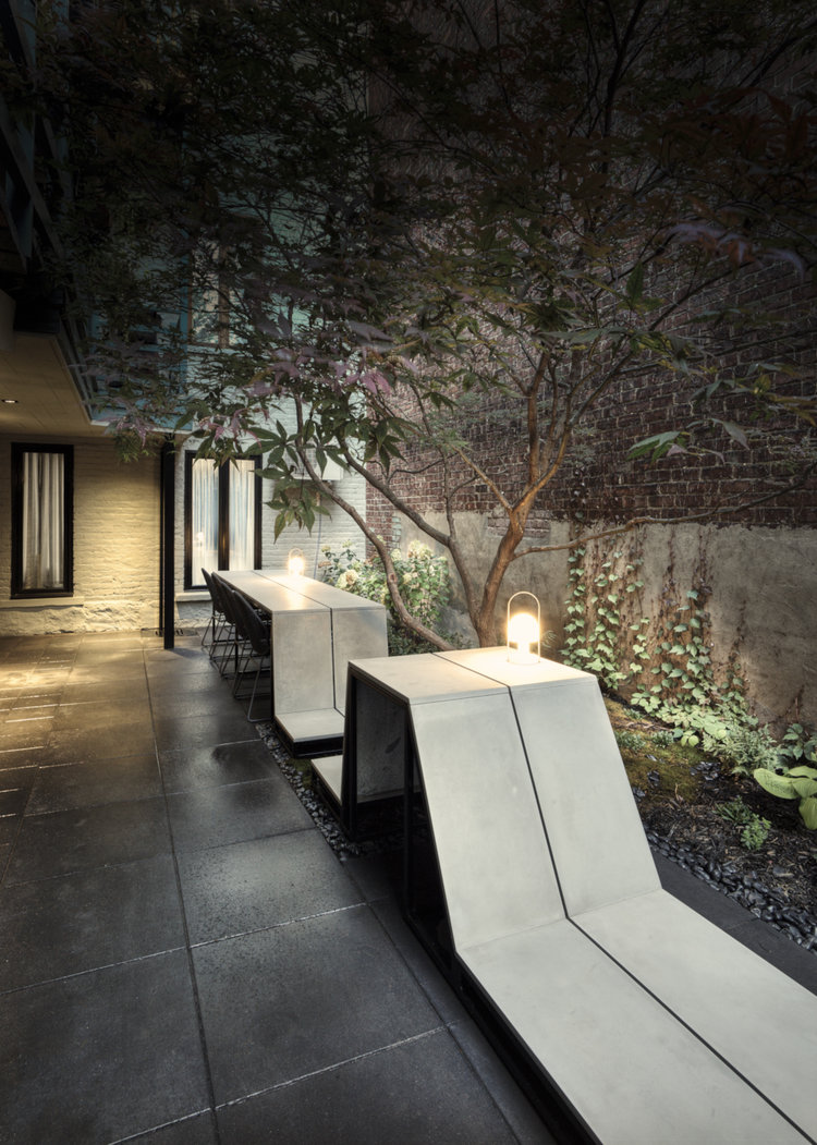 découvrez notre cour intérieure, un espace paisible et accueillant où la nature se mêle à l'architecture. parfait pour se détendre, socialiser ou profiter d'un moment de tranquillité, cet espace unique vous offre une oasis de sérénité en plein cœur de la ville.