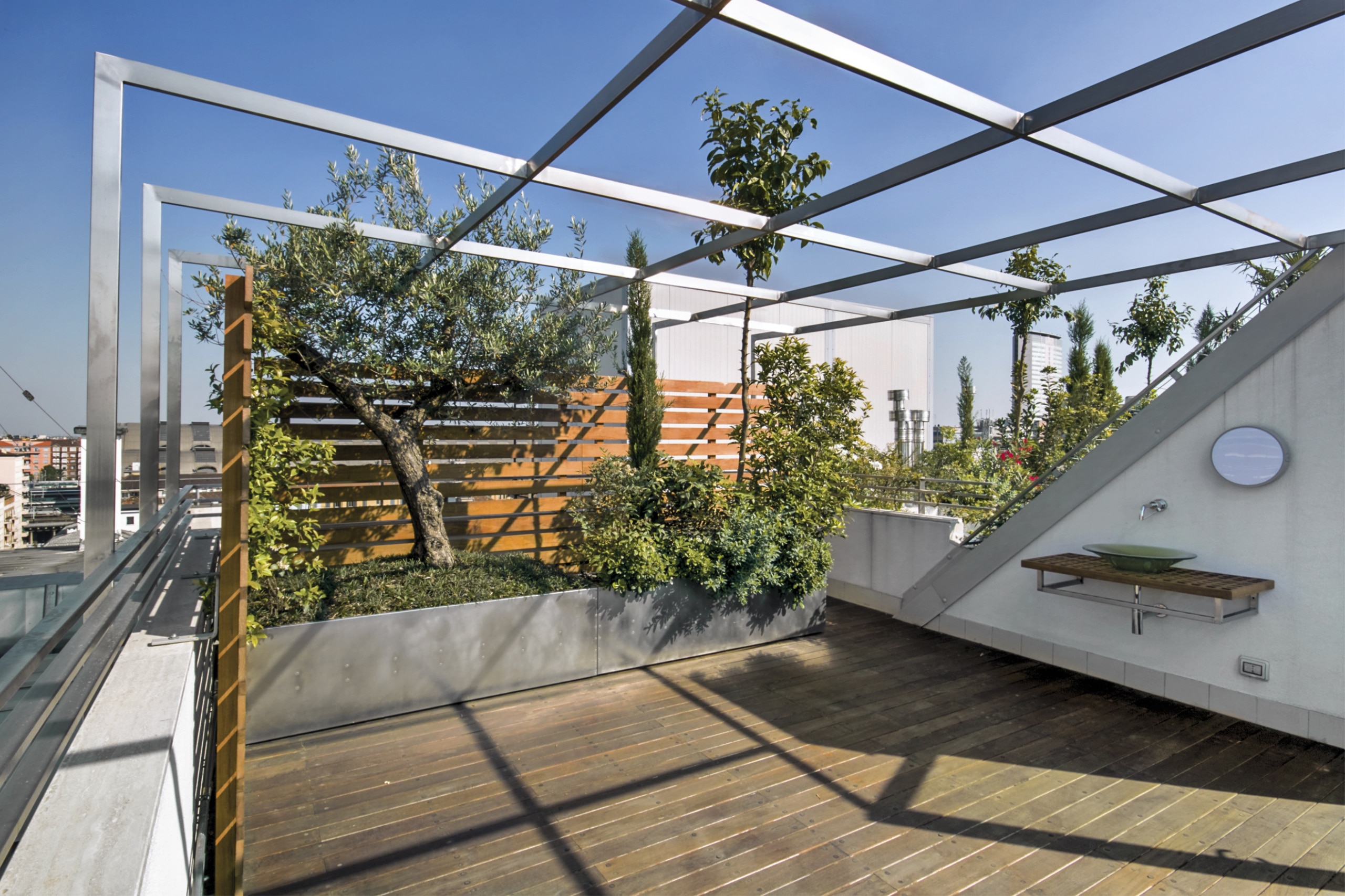 découvrez la définition du toit-terrasse, une solution architecturale moderne alliant esthétique et fonctionnalité. apprenez-en plus sur ses avantages, son utilisation et son impact sur l'espace urbain.