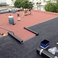 découvrez la définition d'un toit-terrasse, une solution architecturale innovante qui allie esthétique et fonctionnalité. apprenez-en plus sur ses avantages, son utilisation et son intégration dans les constructions modernes.