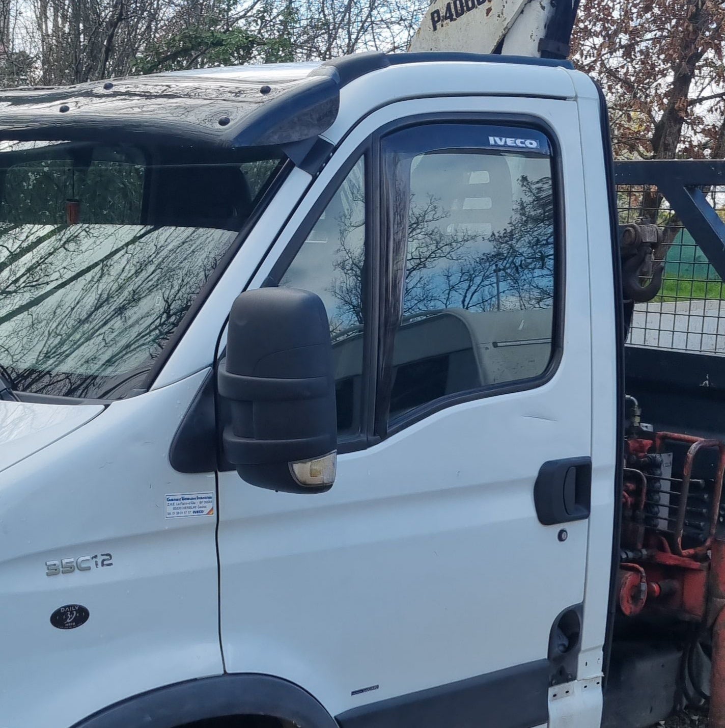 découvrez notre gamme de déflecteurs pour camions, conçus pour améliorer l'aérodynamisme, réduire la consommation de carburant et protéger votre véhicule des intempéries. optimisez vos trajets en toute sécurité avec nos produits durables et faciles à installer.