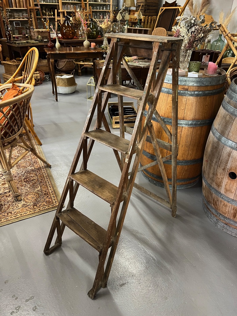 découvrez tout sur l'échelle : types, utilisations, conseils de sécurité et astuces pratiques pour choisir l'échelle adaptée à vos besoins, qu'il s'agisse de travaux à domicile ou de projets professionnels.