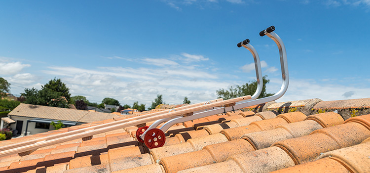 découvrez l'échelle de toit kiloutou, conçue pour garantir sécurité et accessibilité lors de vos travaux en hauteur. parfaite pour les professionnels et bricoleurs, elle offre robustesse et facilité d'utilisation. louez-la dès maintenant pour vos projets extérieurs !