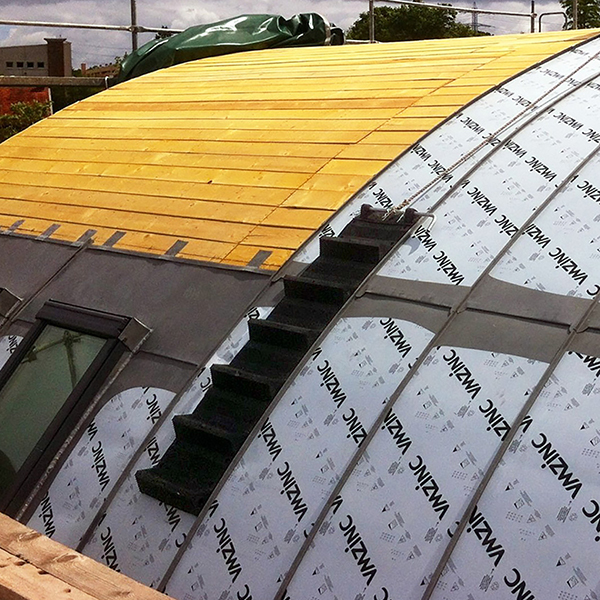 découvrez notre sélection d'échelles de toit robustes et sécurisées, idéales pour tous vos travaux de toiture. profitez d'un accès facile tout en garantissant votre sécurité. parfait pour les professionnels et les bricoleurs !