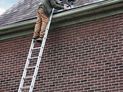découvrez notre échelle spécialement conçue pour accéder facilement aux toits en ardoise. sécurisée et robuste, elle facilite vos travaux de toiture tout en garantissant votre sécurité. idéale pour les professionnels et les bricoleurs passionnés.
