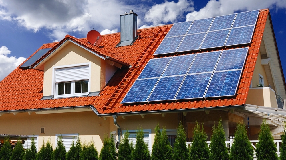 découvrez comment l'énergie des toits photovoltaïques peut transformer votre maison en une source d'énergie renouvelable et réduire vos factures d'électricité. informez-vous sur les avantages, la mise en place et les économies potentielles des panneaux solaires.
