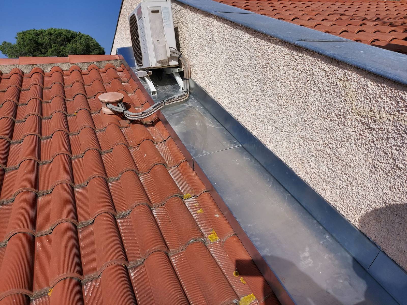 découvrez nos solutions d'étanchéité pour toits, garantissant protection et durabilité. protégez votre maison des fuites et des infiltrations d'eau avec nos services experts. contactez-nous dès aujourd'hui pour un devis personnalisé!