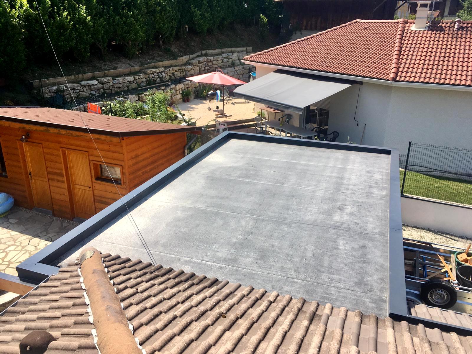 découvrez nos solutions d'étanchéité pour toits en bois, garantissant protection et durabilité. protégez votre maison des intempéries tout en préservant l'esthétique naturelle du bois. nos experts partagent conseils et techniques pour une installation réussie.