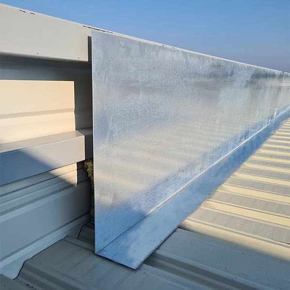 découvrez nos solutions d'étanchéité pour les toits en tôle. protégez votre bâtiment des intempéries grâce à des matériaux de qualité et une expertise professionnelle. assurez la durabilité de votre toiture avec nos services sur mesure.