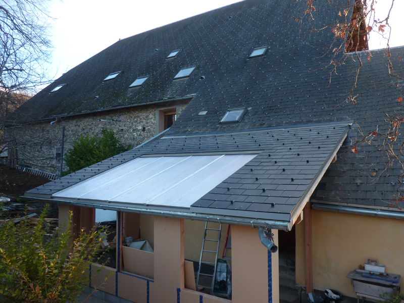 découvrez nos solutions d'extension de toit en ardoise, alliant esthétisme et durabilité. transformez votre espace avec une couverture élégante et résistante, adaptée à tous vos projets d'aménagement.