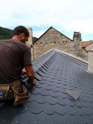 découvrez tout ce qu'il faut savoir sur le faitage en ardoise, une technique essentielle pour garantir l'imperméabilité et l'esthétique de votre toiture. apprenez des conseils d'installation, les avantages de l'ardoise et les meilleures pratiques pour un toit durable.