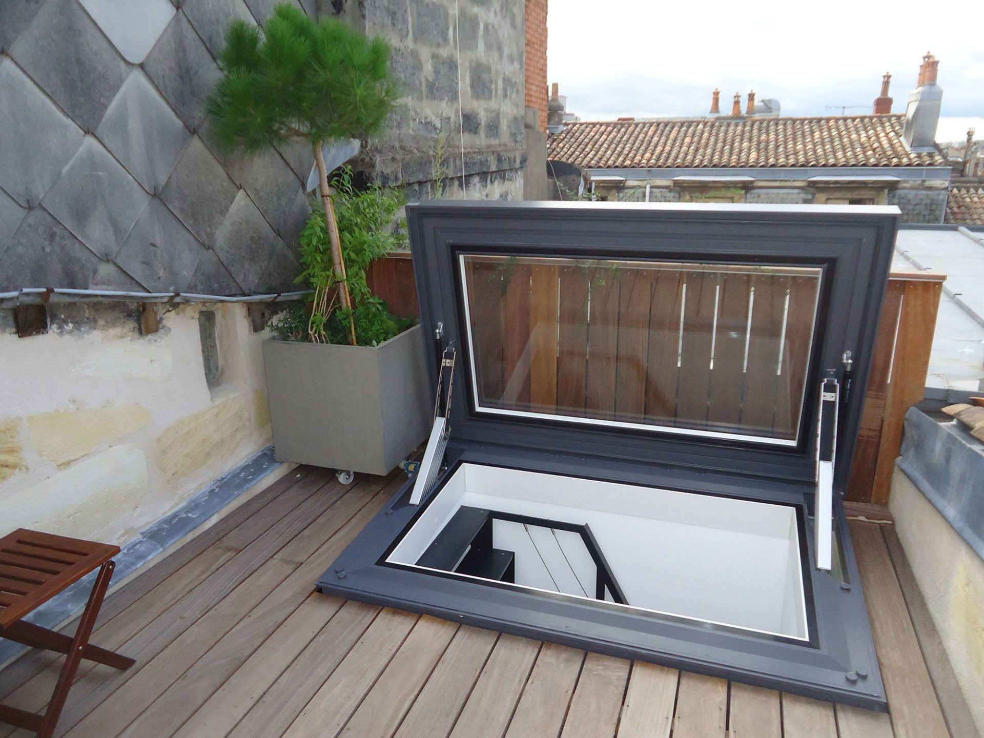 découvrez nos solutions de fenêtres pour toits plats, alliant design moderne et efficacité énergétique. optimisez la luminosité de votre intérieur tout en garantissant une isolation optimale. idéal pour les projets de construction ou de rénovation.