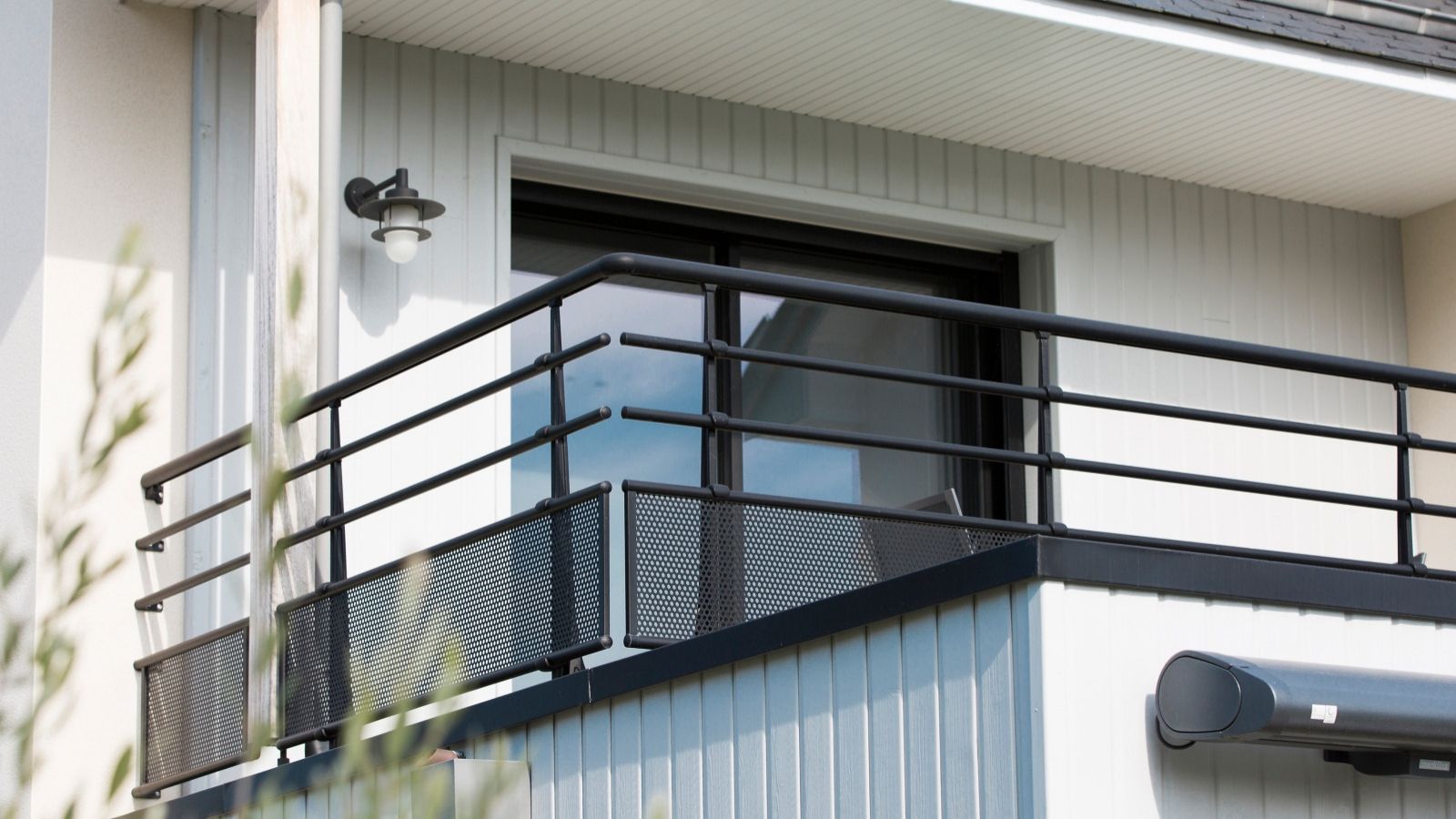 découvrez notre sélection de garde-corps pour terrasse, alliant sécurité et esthétique. idéaux pour embellir votre espace extérieur tout en garantissant une protection optimale, nos modèles s'adaptent à tous les styles et budgets. sécurisez votre terrasse avec élégance!