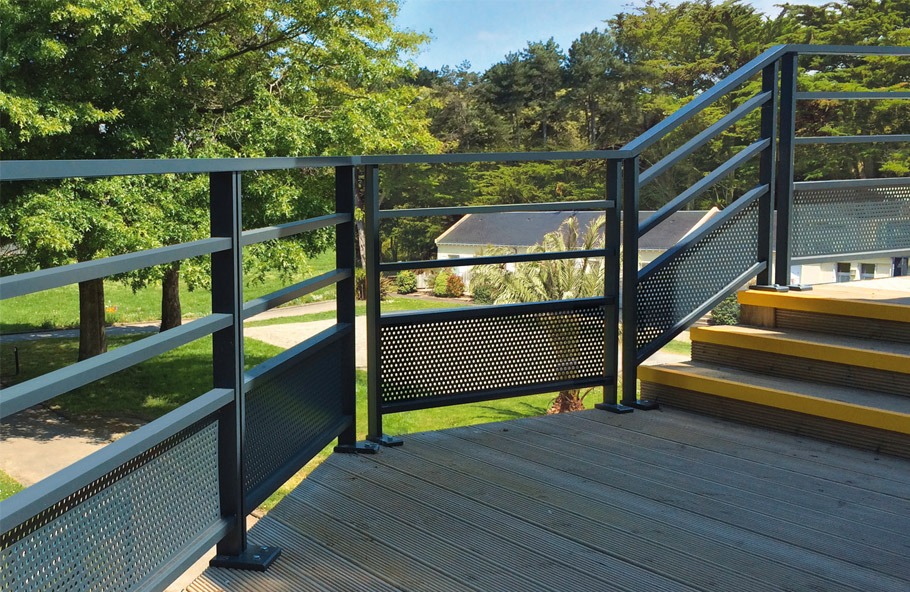 découvrez nos options de garde-corps pour terrasse, alliant sécurité et esthétisme. protégez votre espace extérieur tout en ajoutant une touche élégante à votre maison. idéal pour les terrasses en bois, en verre ou en métal.