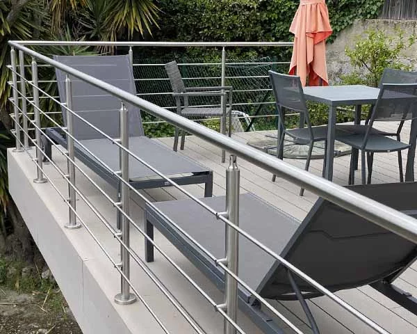 découvrez nos garde-corps de terrasse alliant sécurité et esthétisme. profitez de votre espace extérieur en toute tranquillité avec des designs modernes et des matériaux de qualité.