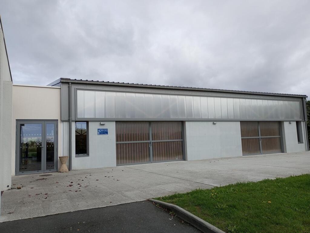 découvrez la halle solaire, un espace innovant dédié aux énergies renouvelables, où l'architecture moderne rencontre la durabilité. explorez des expositions interactives, des ateliers éducatifs et des solutions écologiques pour un avenir plus vert.