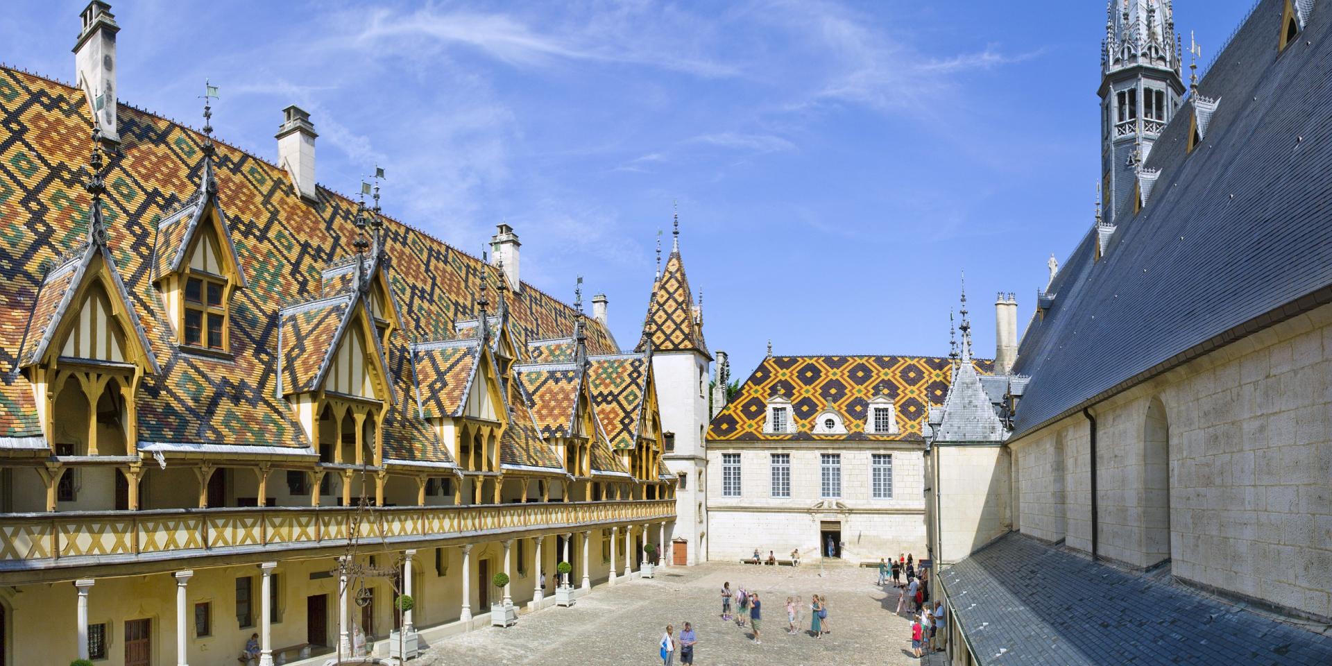 découvrez les hospices de beaune, un joyau de l'architecture médiévale en bourgogne. visitez ce site emblématique, célèbre pour son histoire fascinante et sa richesse artistique, tout en dégustant les vins renommés de la région.