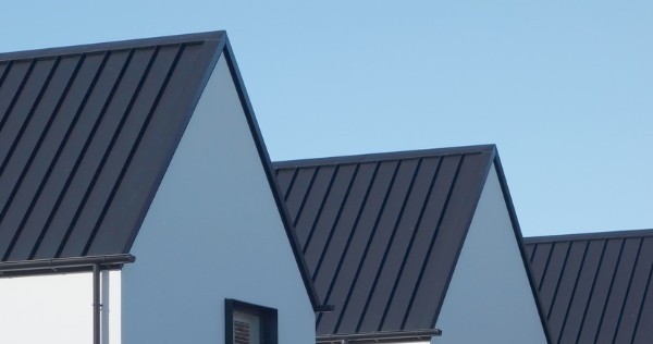 découvrez les inconvénients du toit en tôle : isolation thermique, bruit, dégradation et entretien. informez-vous pour faire le meilleur choix pour votre toiture.